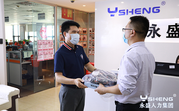 欢乐送书包纪实